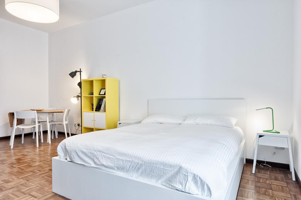 Porta Nuova Shiny Studio Flat Turin Rum bild